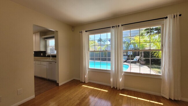 Building Photo - Stunning remodel in ideal location!
