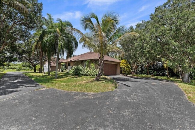 Building Photo - 16900 SW 59th Ct