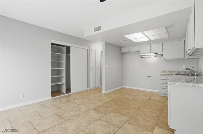 Building Photo - 2896 Klinger Cir