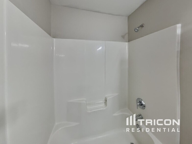 Building Photo - 1521 Clover Ridge Ct