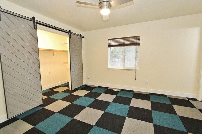 Building Photo - Single-Level Home in Quiet Neighborhood