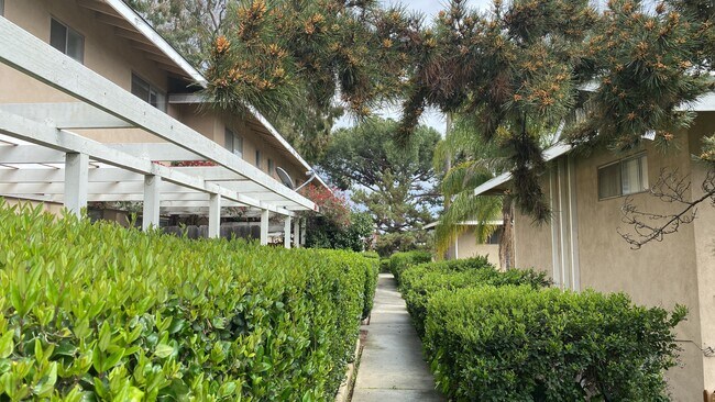 Building Photo - 770 E Mariposa St