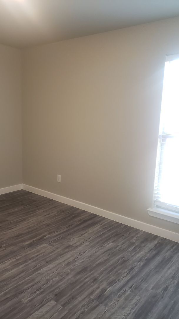 Building Photo - 3 Bedroom 2 bath home!