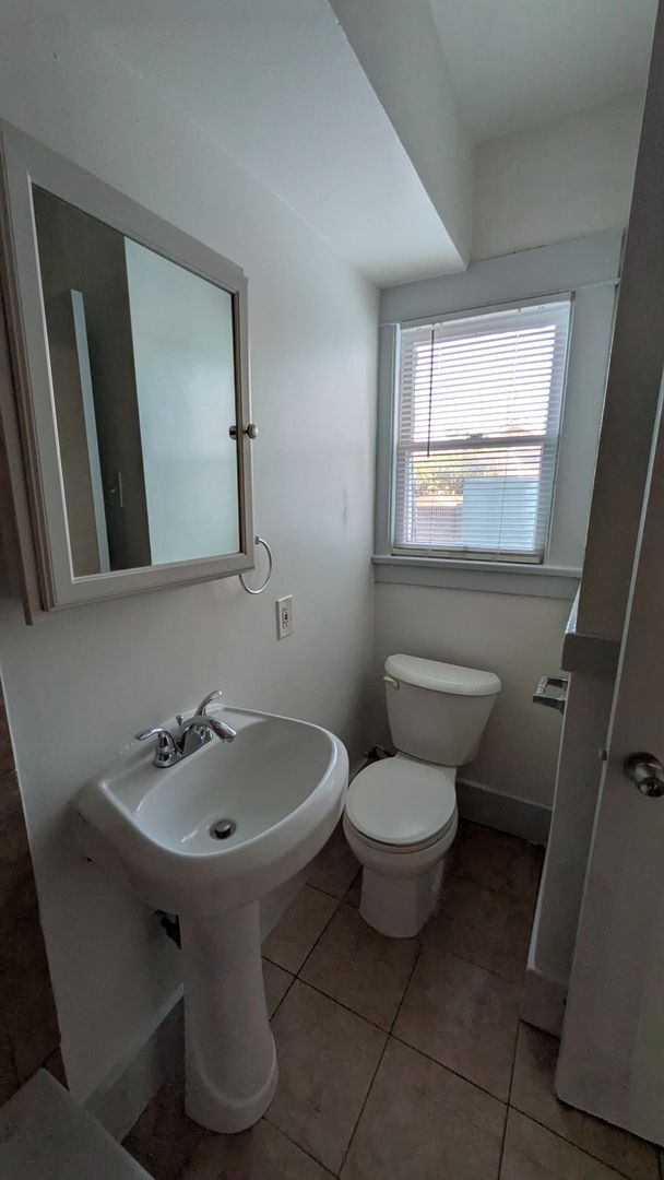 Building Photo - Spacious 1 Bedroom in Long Beach !!!