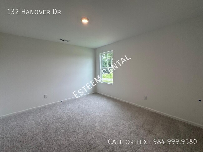 Building Photo - 132 Hanover Dr
