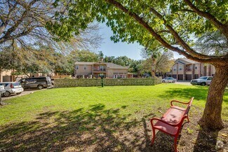 Building Photo - BEST 2 BEDROOM - PRIVATE YARD - PRIVATE GA...