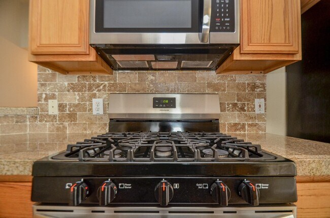 Building Photo - 102 N Holly Laurel Cir