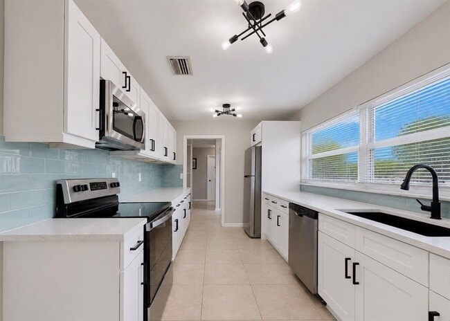Building Photo - 1725 Bikini Ct