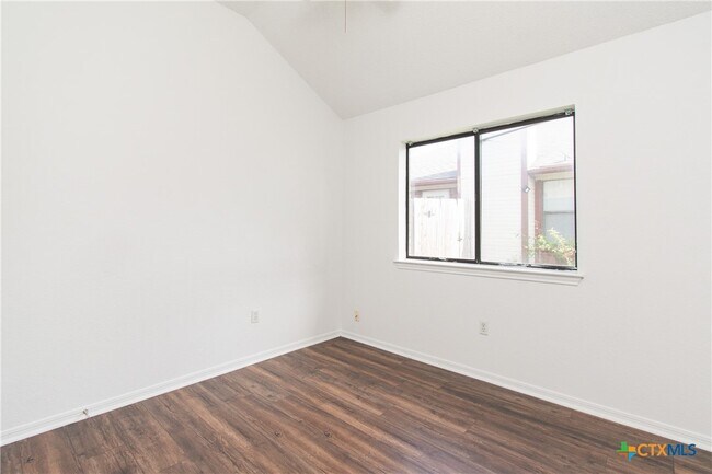 Building Photo - 214 Appaloosa Dr