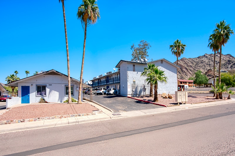 Building Photo - 1452 E Cinnabar Ave