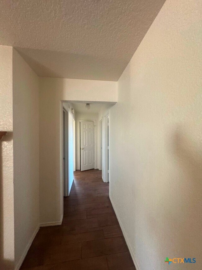 Building Photo - 3804 Captain Dr