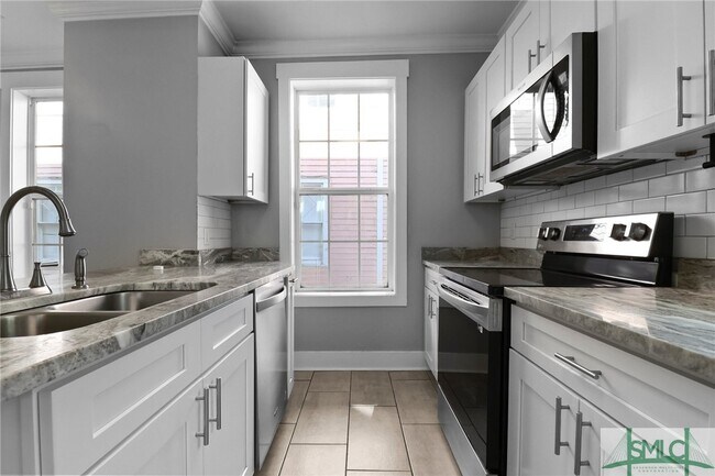 Building Photo - 608 W 37th St