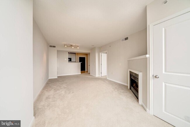 Building Photo - 851 N Glebe Rd