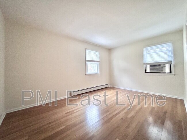 Building Photo - 22 Whitewood St