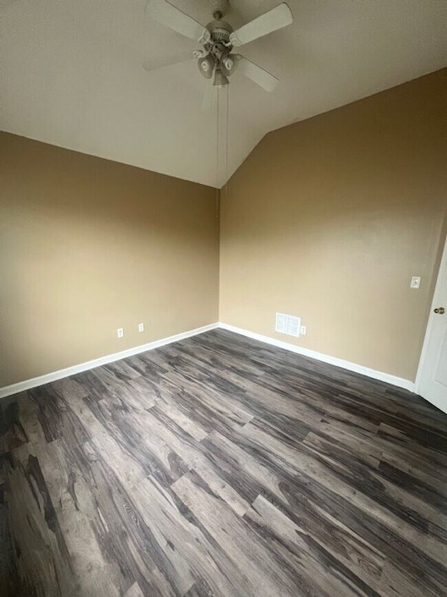 Building Photo - Stunning 3-Bedroom Home in Cordova-Spaciou...