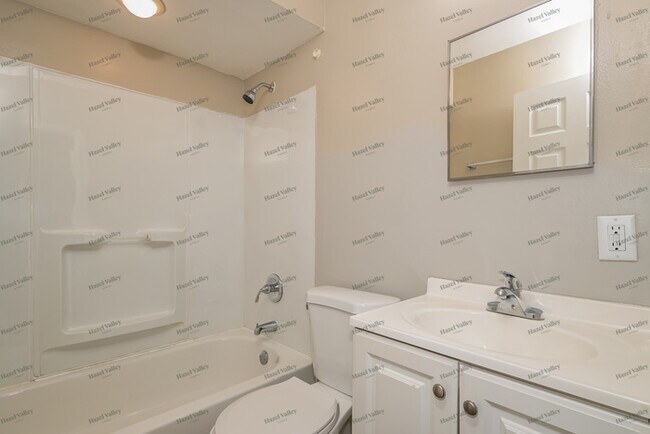 Building Photo - 10425 Renfrew Dr