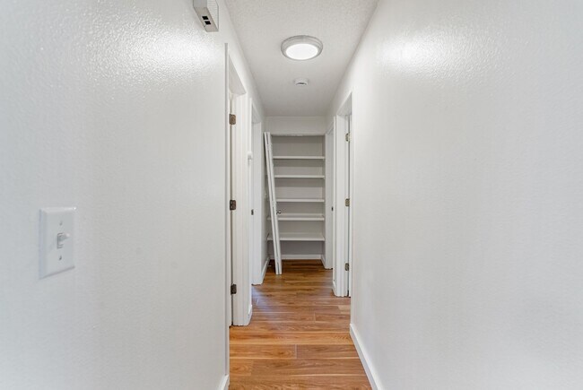 Building Photo - State Duplex - VPM482830S-6