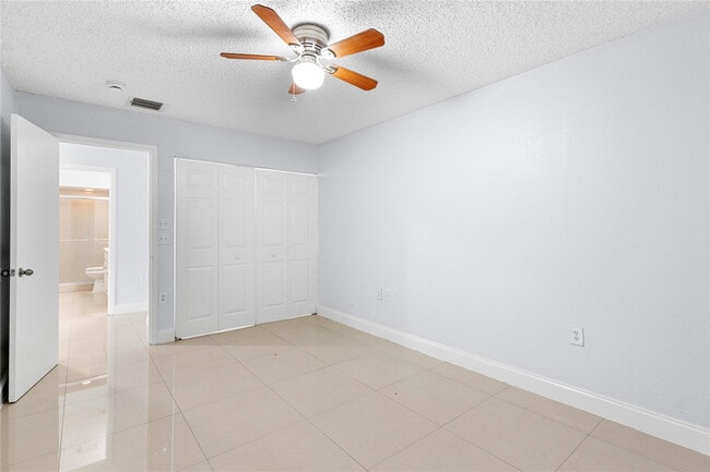 Building Photo - 842 SW 68th Ave