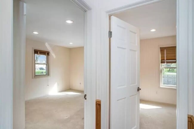 Building Photo - 4980 Ainsley Ave