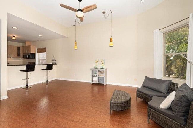Building Photo - 2 bedroom in Chicago IL 60615