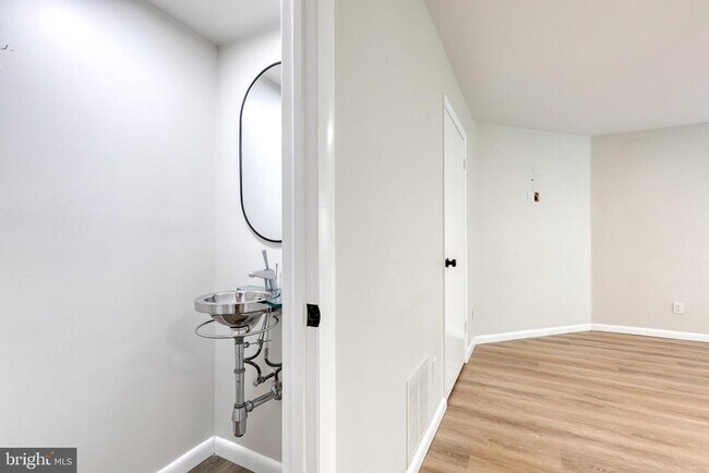Building Photo - 6905 Jones View Dr