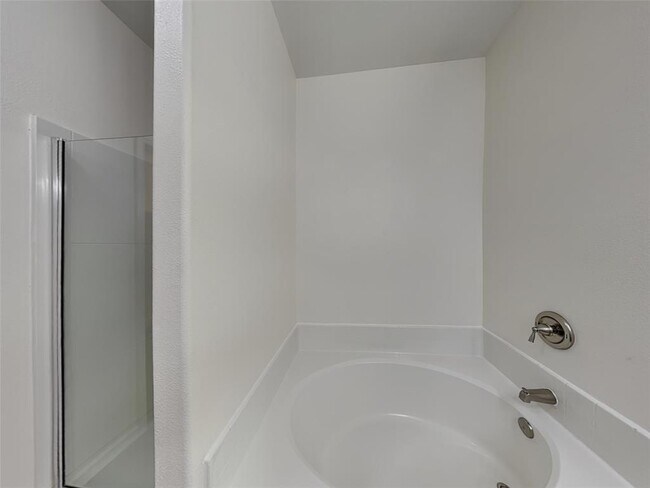 Building Photo - 2037 Vanamen Ct