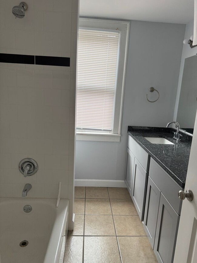 Building Photo - 1766-1768 Oak St