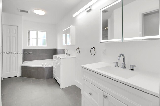 Building Photo - 13505 SW 122nd Ave