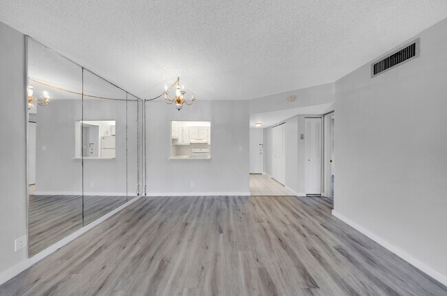 Building Photo - 257 S Cypress Rd