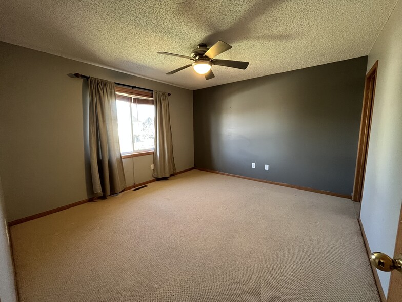 Building Photo - 817 Jack Russell Ave
