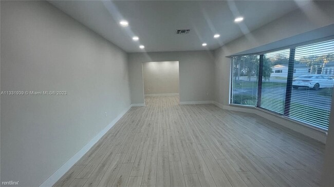Building Photo - 3 br, 2 bath House - 8320 SW 142nd St