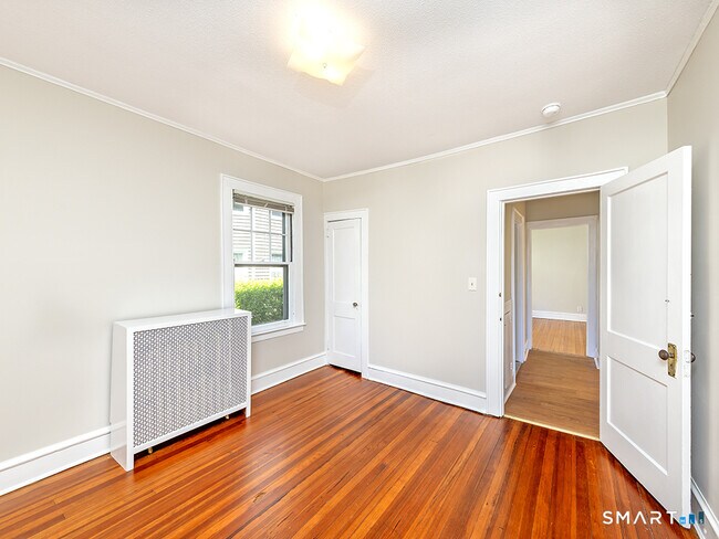 Building Photo - 89 Maplewood Ave