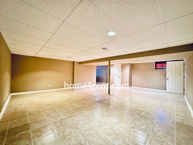 Building Photo - Beautifully Updated Home in Prime Overland...