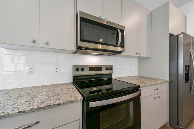 Building Photo - 13311 Campos Dr