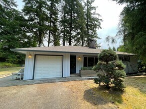Building Photo - Lovely Lake Oswego Home with Attached Gara...