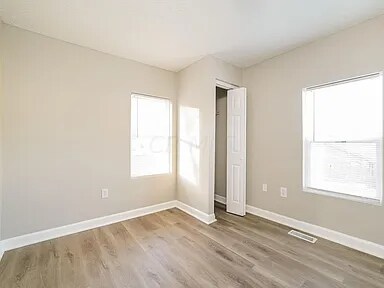 Building Photo - 597 Seymour Ave