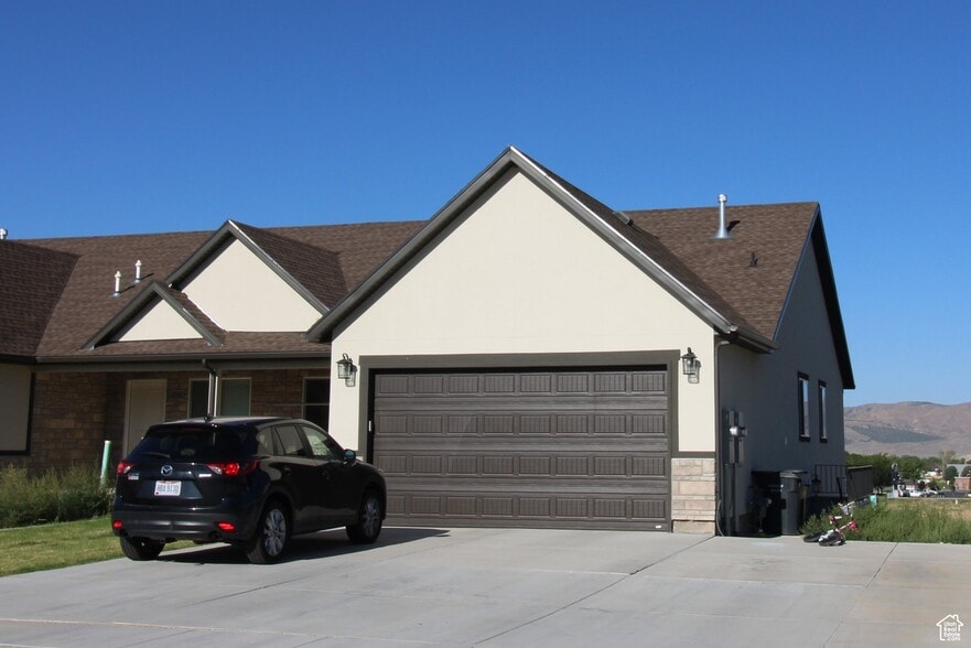Building Photo - 1519 N 200 E
