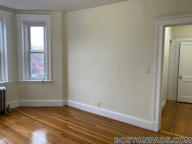 Building Photo - 1175 Boylston St