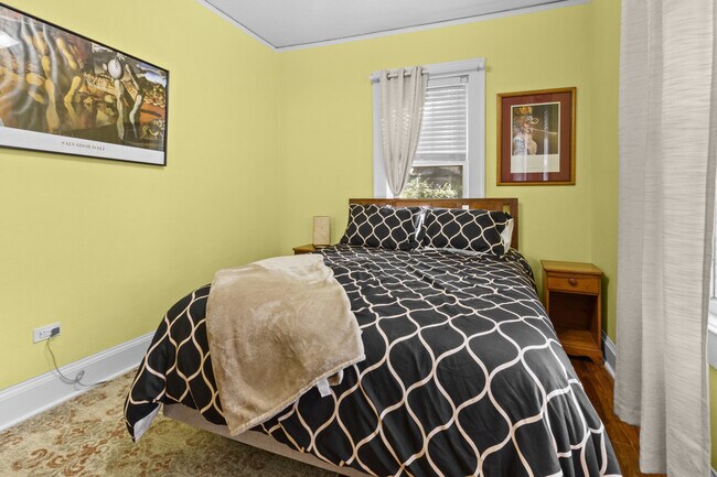 Building Photo - 204 NE 3rd Ave