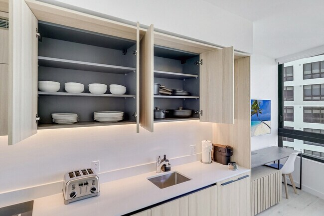 Building Photo - 350 N Miami Ave