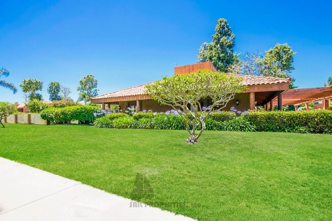 Building Photo - Charming 1-bedroom, 1-bath Condo in Huntington Beach