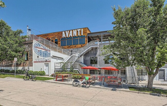 Building Photo - 3030 Wyandot St