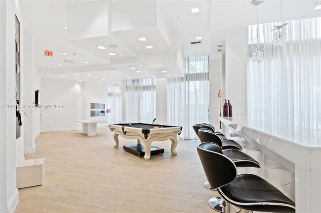 Building Photo - 350 S Miami Ave