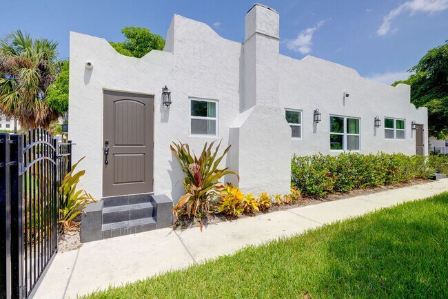 Building Photo - 610 10th St