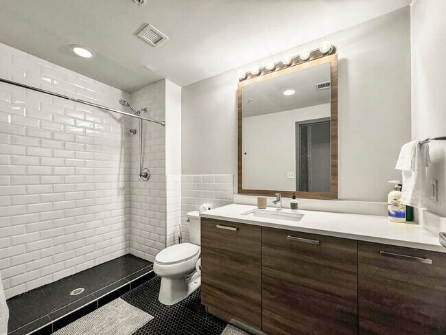 Building Photo - 500 S Ervay St