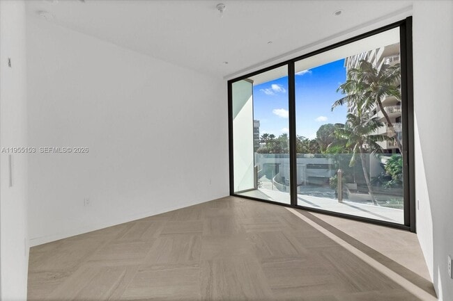 Building Photo - 5 Grove Isle Dr