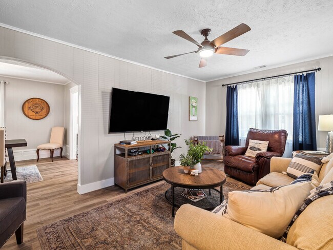 Building Photo - 971 Hayes Ave