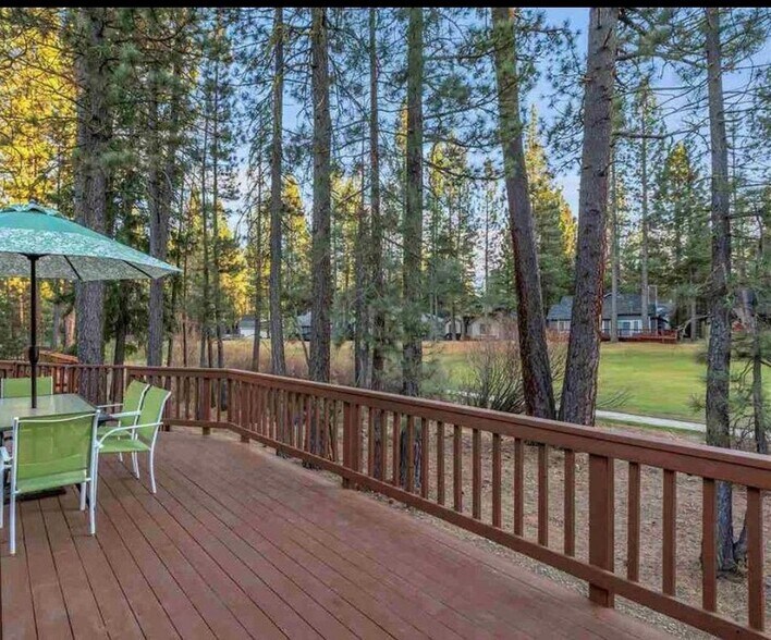 Deck 1 - 82 Sequoia Cir