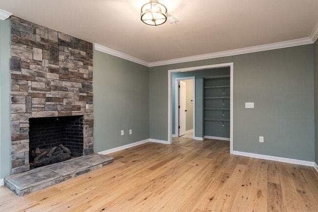 Building Photo - Newly renovated 4 Bedroom 3 Bathroom Home in Greeneville, TN