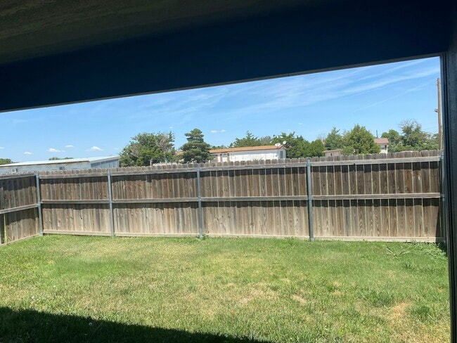Building Photo - 10820 Chapman Dr